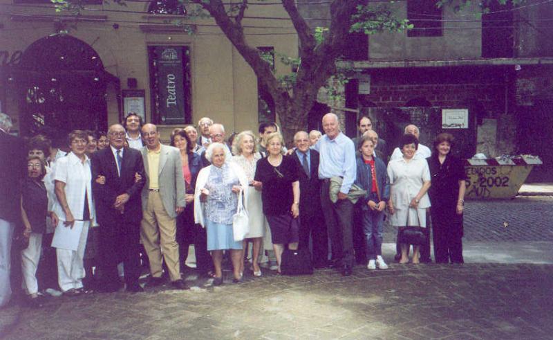 Finalización de la reunión en el Teatro YORK, de Vicente López, Pcia. Bs.As.