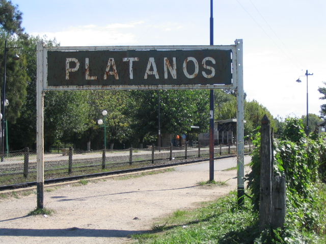 Cartel de la estación de Plátanos.