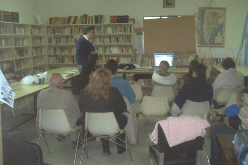 Conferencia de Historia en la Biblioteca Victoria Ocampo.03/09/2006© Rodolfo Cabral.